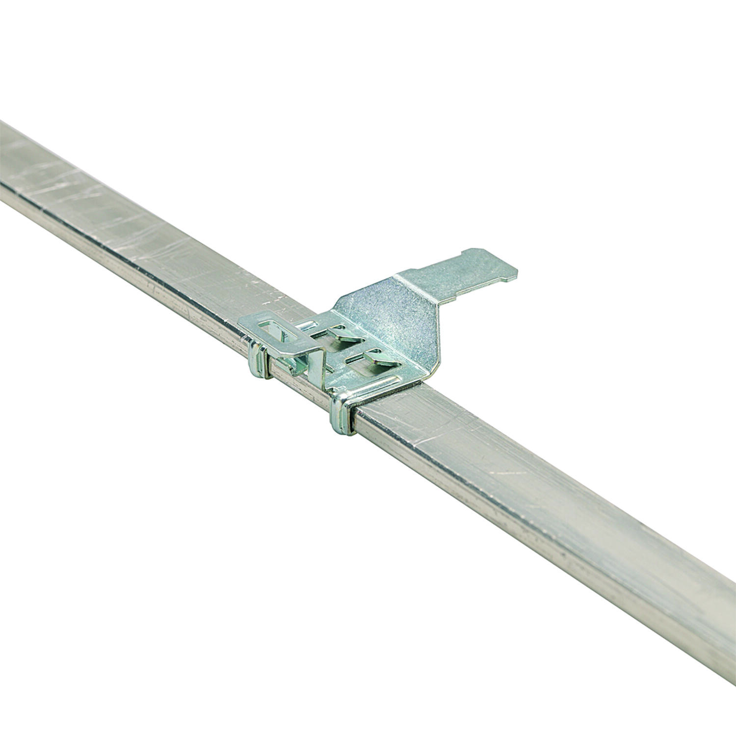 1. Mount the clip to the busbar